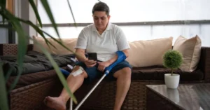 Recognizing the difference between normal discomfort and dangerous signs after ACL surgery can save you time, pain—and possibly permanent knee function.